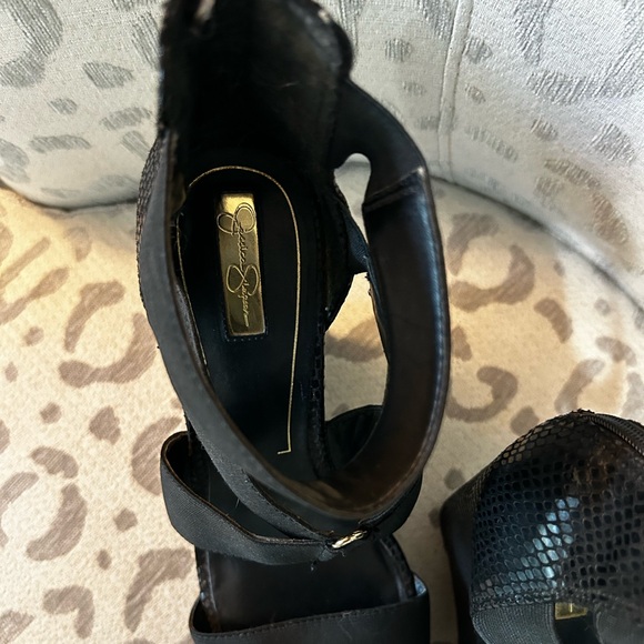Jessica Simpson black wedged heel. Size 11. - Picture 4 of 6
